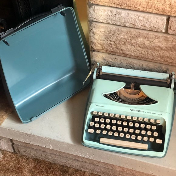 Remington Other - Remington Streamliner Typewriter in Mint Green